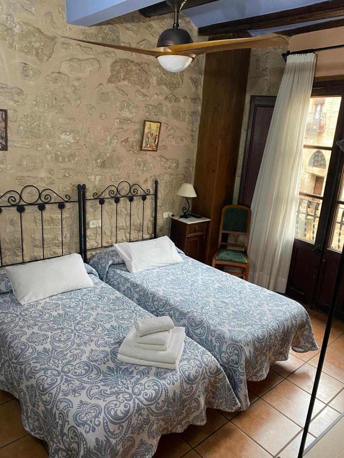 Fonda La Plaza Hotel Valderrobres Exterior photo