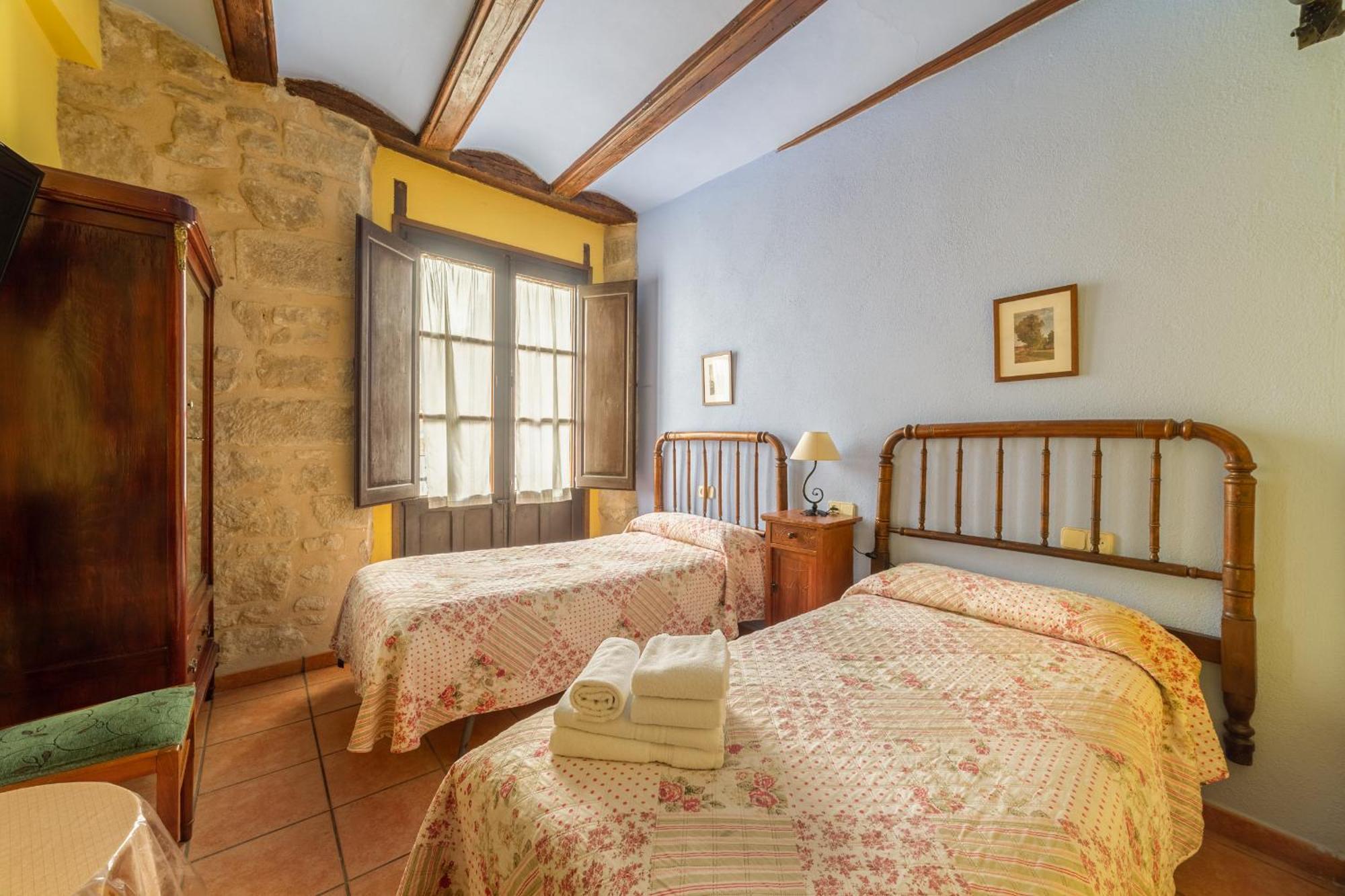 Fonda La Plaza Hotel Valderrobres Exterior photo