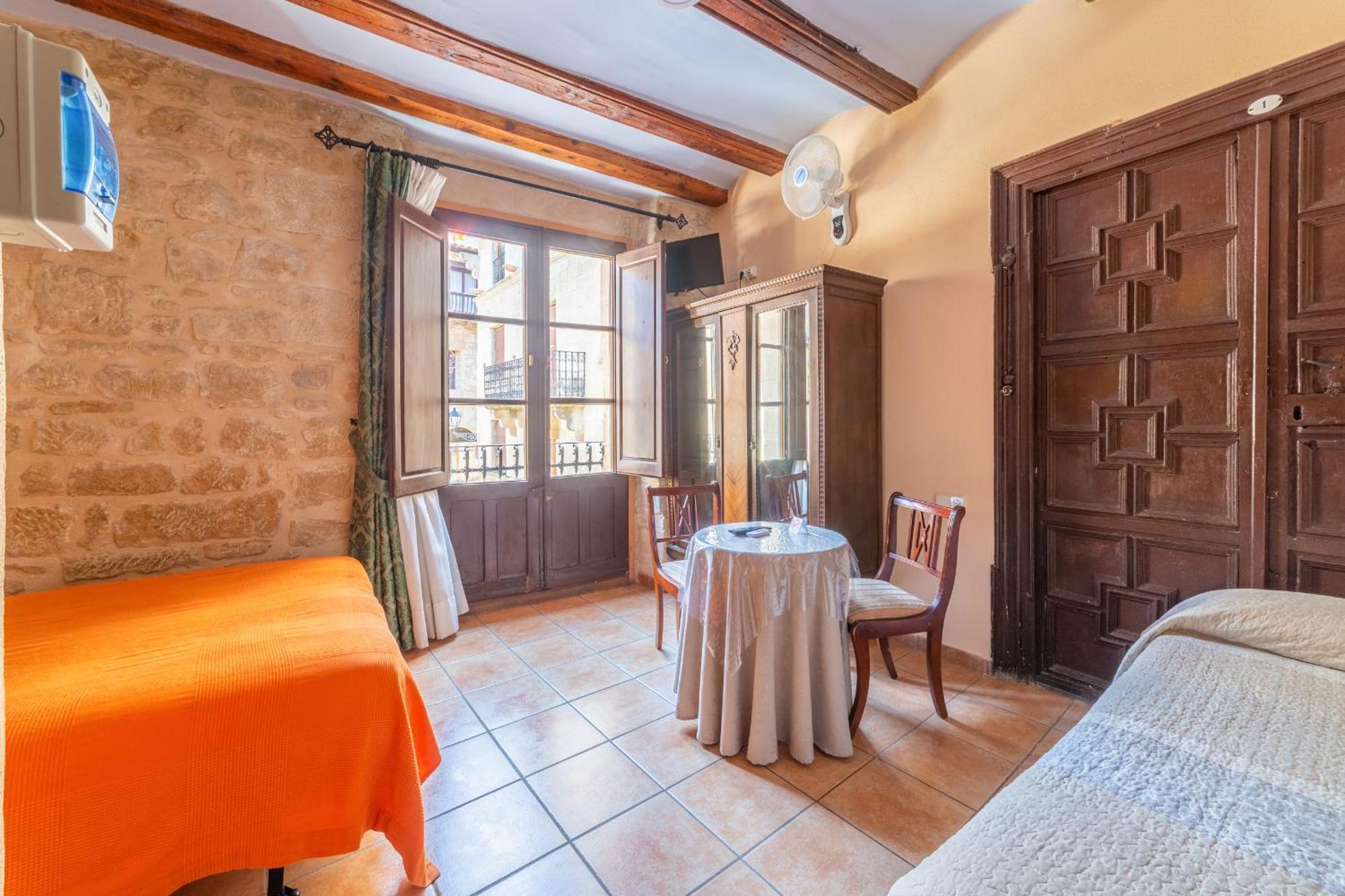 Fonda La Plaza Hotel Valderrobres Exterior photo