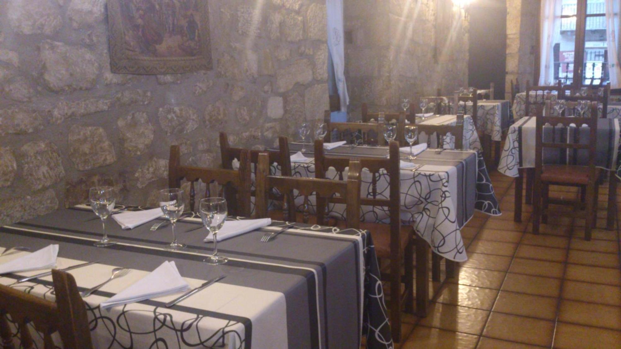 Fonda La Plaza Hotel Valderrobres Exterior photo