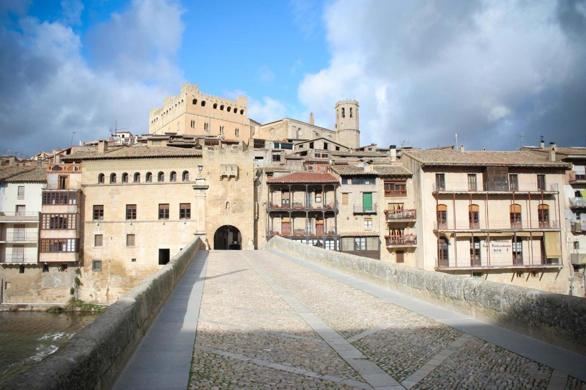 Fonda La Plaza Hotel Valderrobres Exterior photo