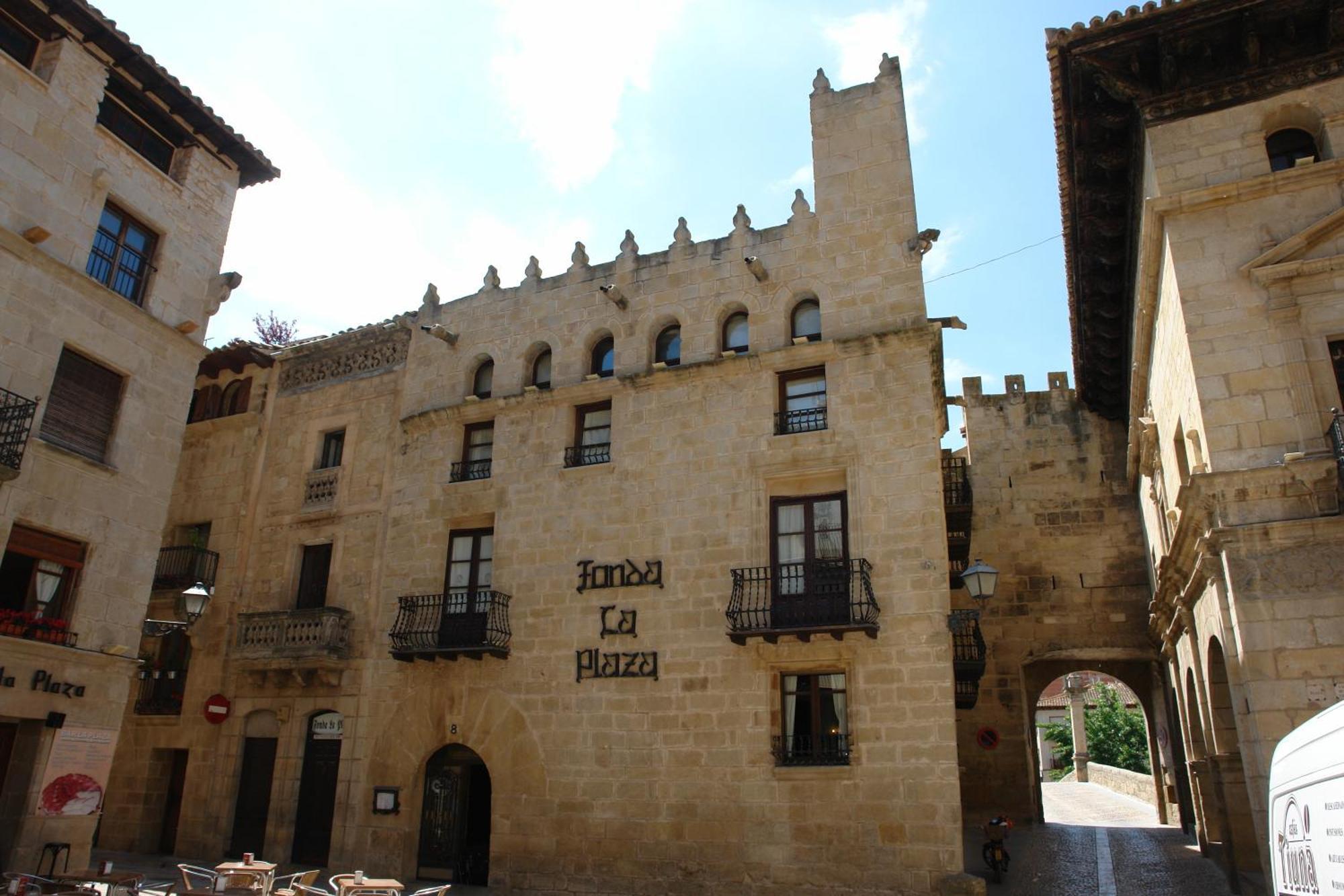 Fonda La Plaza Hotel Valderrobres Exterior photo